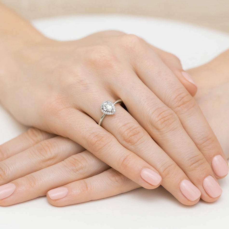 White Gold Ring with Pear 0,65ct Central and 0,10ct Sideline Lab-grown Diamonds