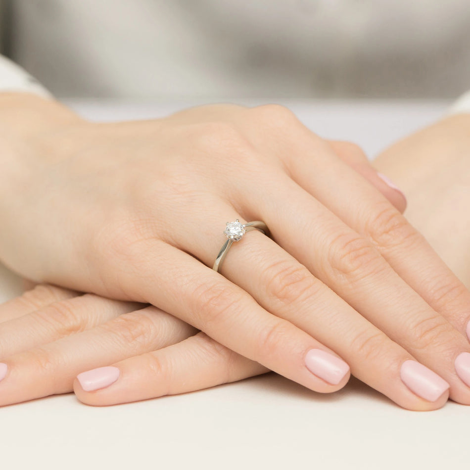 White Gold Ring with Round 0,40ct Central and 0,06ct Sideline Lab-grown Diamonds