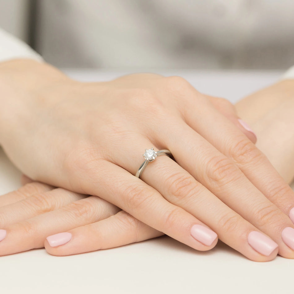 White Gold Ring with Round 0,50ct Central and 0,06ct Sideline Lab-grown Diamonds