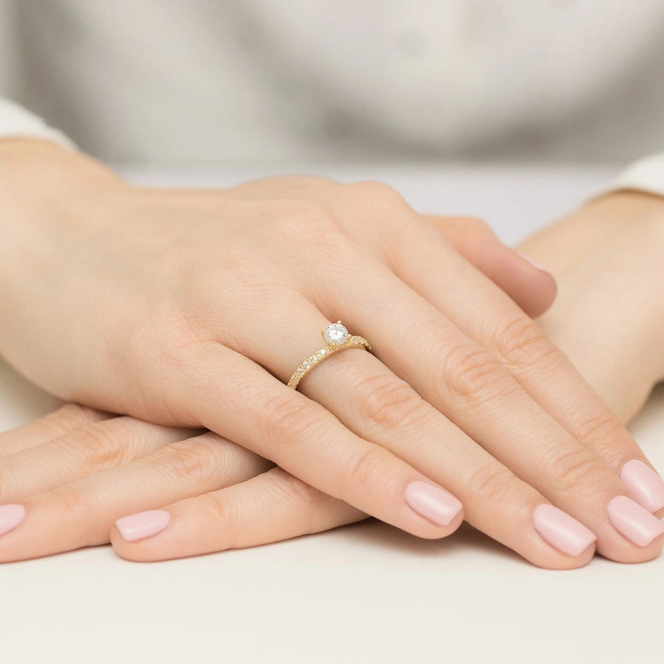 Yellow Gold Ring with Round 0,40ct Central and 0,243ct Sideline Lab-grown Diamonds