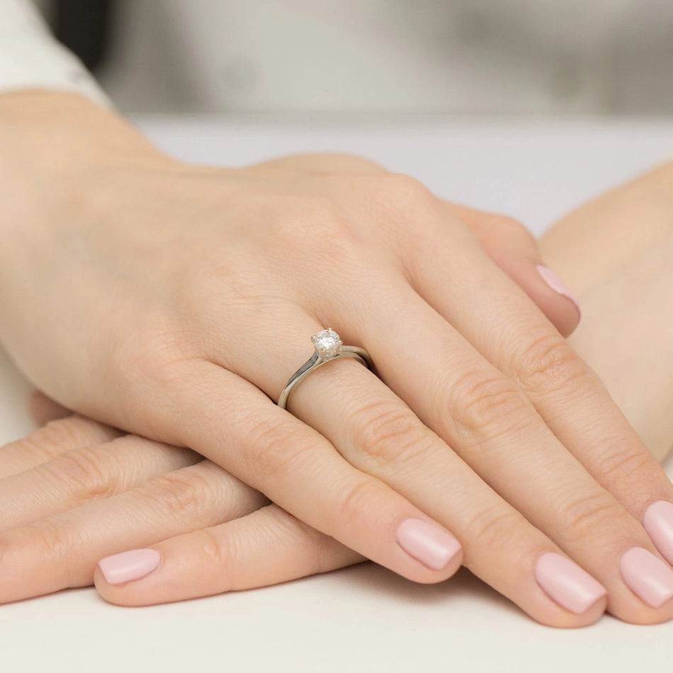 White Gold Ring with Round 0,40ct Central and 0,06ct Sideline Lab-grown Diamonds