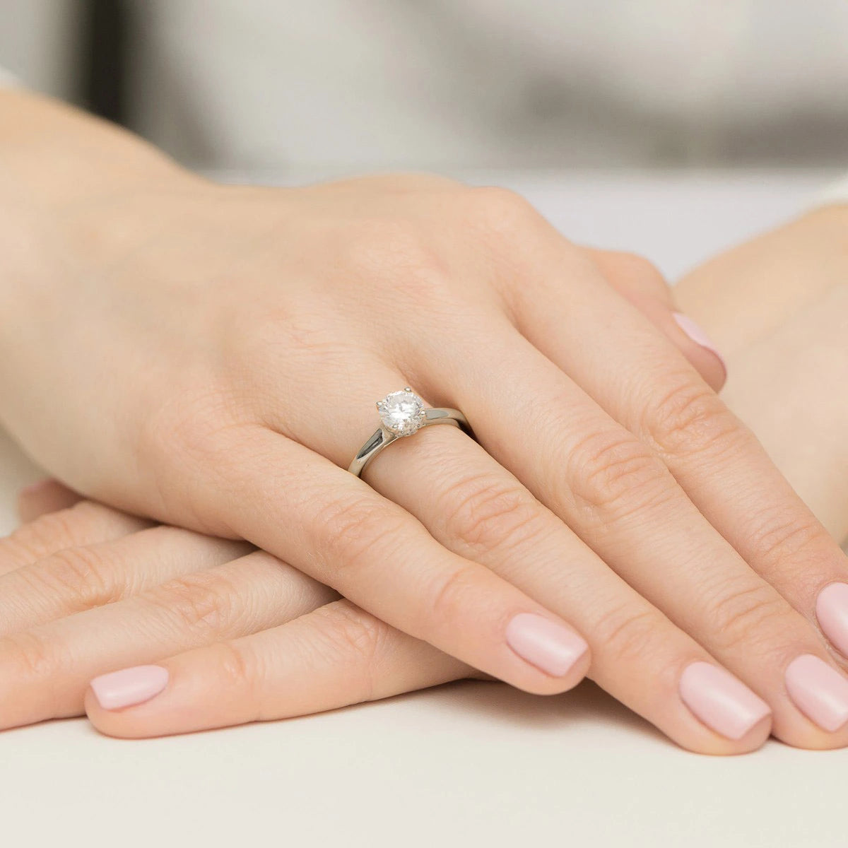 White Gold Ring with Round 1,00ct Central and 0,07ct Sideline Lab-grown Diamonds