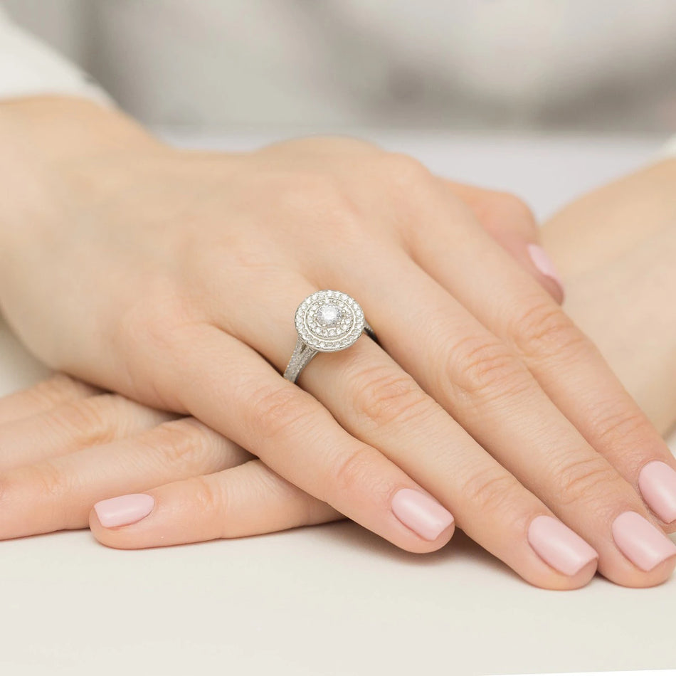 Ring aus Weißgold mit Labordiamant Round/Brilliant, 0,40 ct sowie 48 × 0,0086 ct + 40 × 0,005 ct Labordiamanten