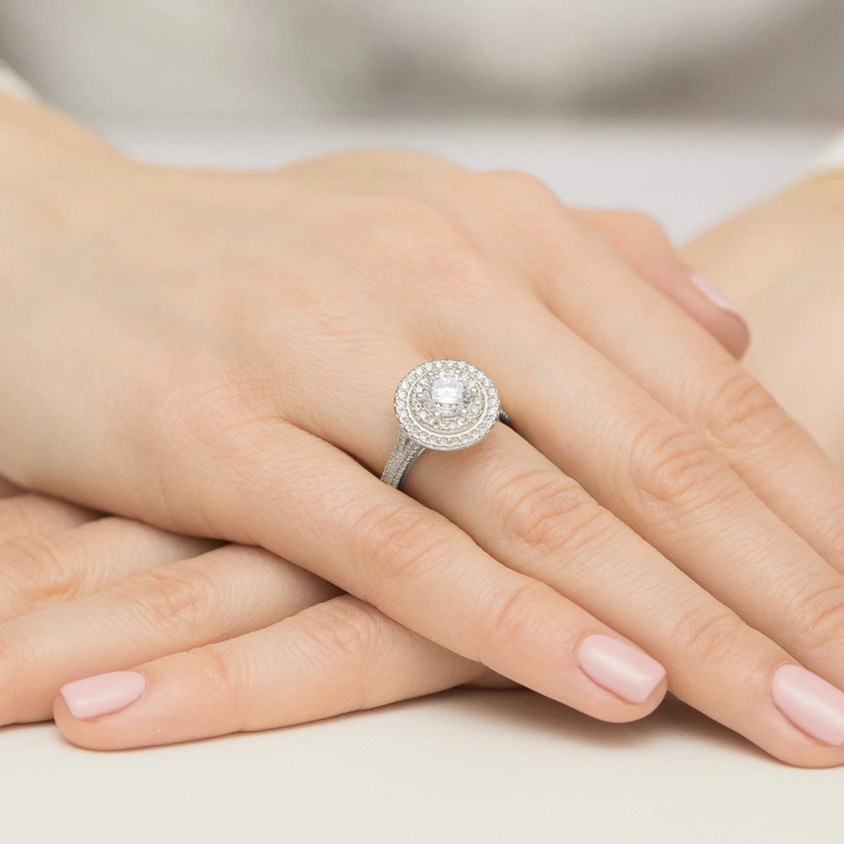 White Gold Ring with Round 1,00ct Central and 0,633ct Sideline Lab-grown Diamonds