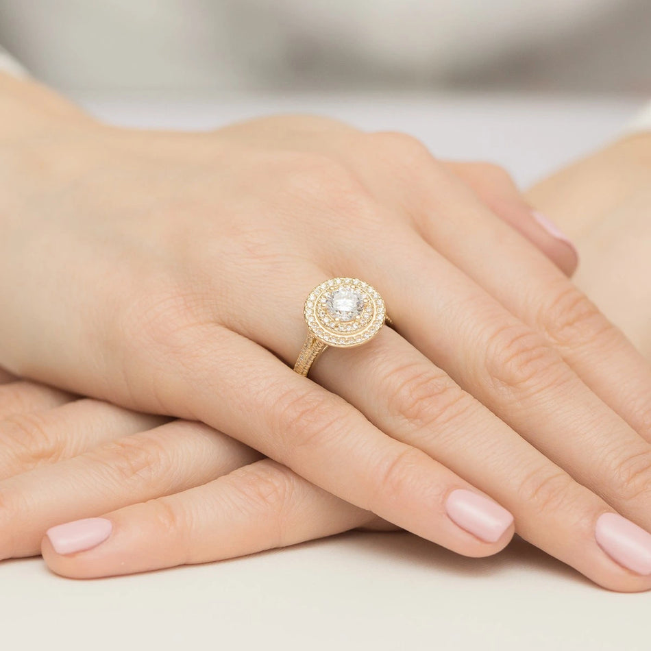 Yellow Gold Ring with Round 1,00ct Central and 0,633ct Sideline Lab-grown Diamonds