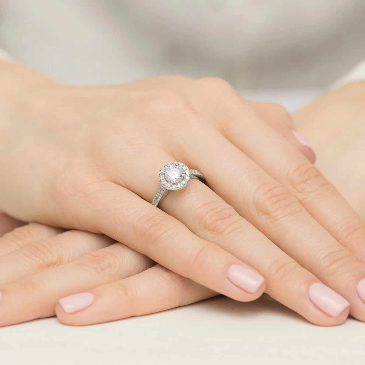 White Gold engagement ring with Round 0.70 ct Central and 0.377 ct Sideline Lab-grown Diamonds - GREMARI fine jewelry