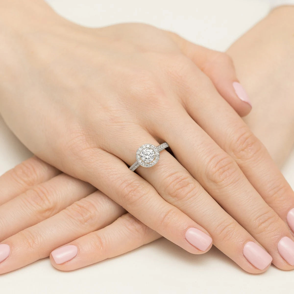 GREMARI White Gold engagement ring with Round 0.70 ct Central and 0.377 ct Sideline Lab-grown Diamonds