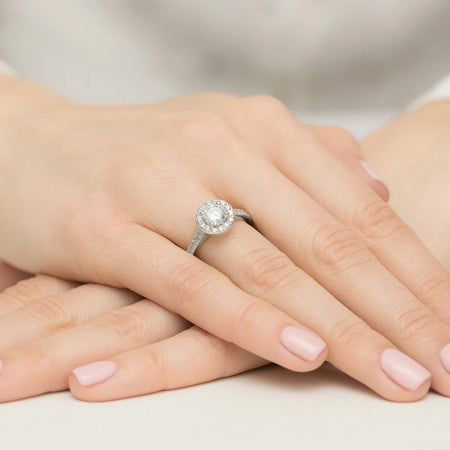 White Gold engagement ring with Round 0.70 ct Central and 0.377 ct Sideline Lab-grown Diamonds by GREMARI, 14K (585) gold