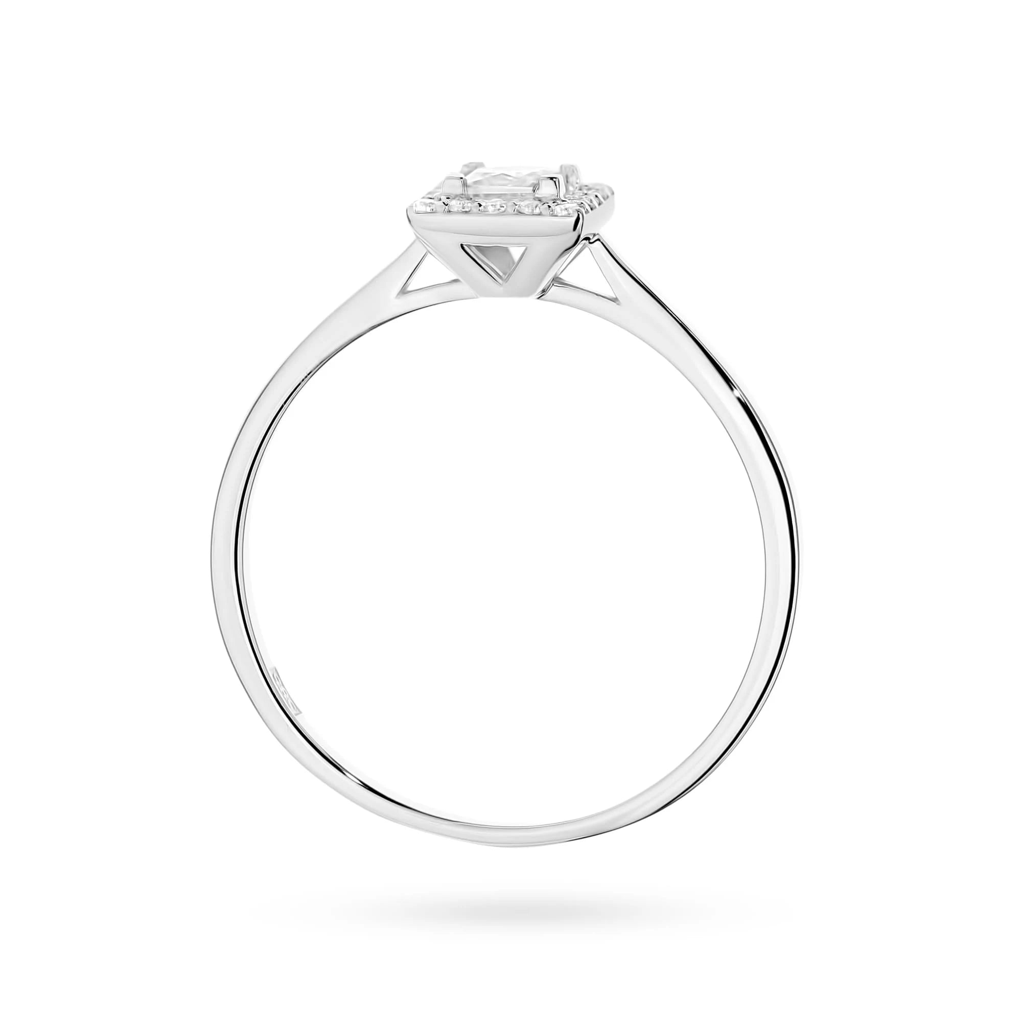 GREMARI 14K (585) White Gold engagement ring with Princess 0.15 ct Central and 0.08 ct Sideline Lab-grown Diamonds