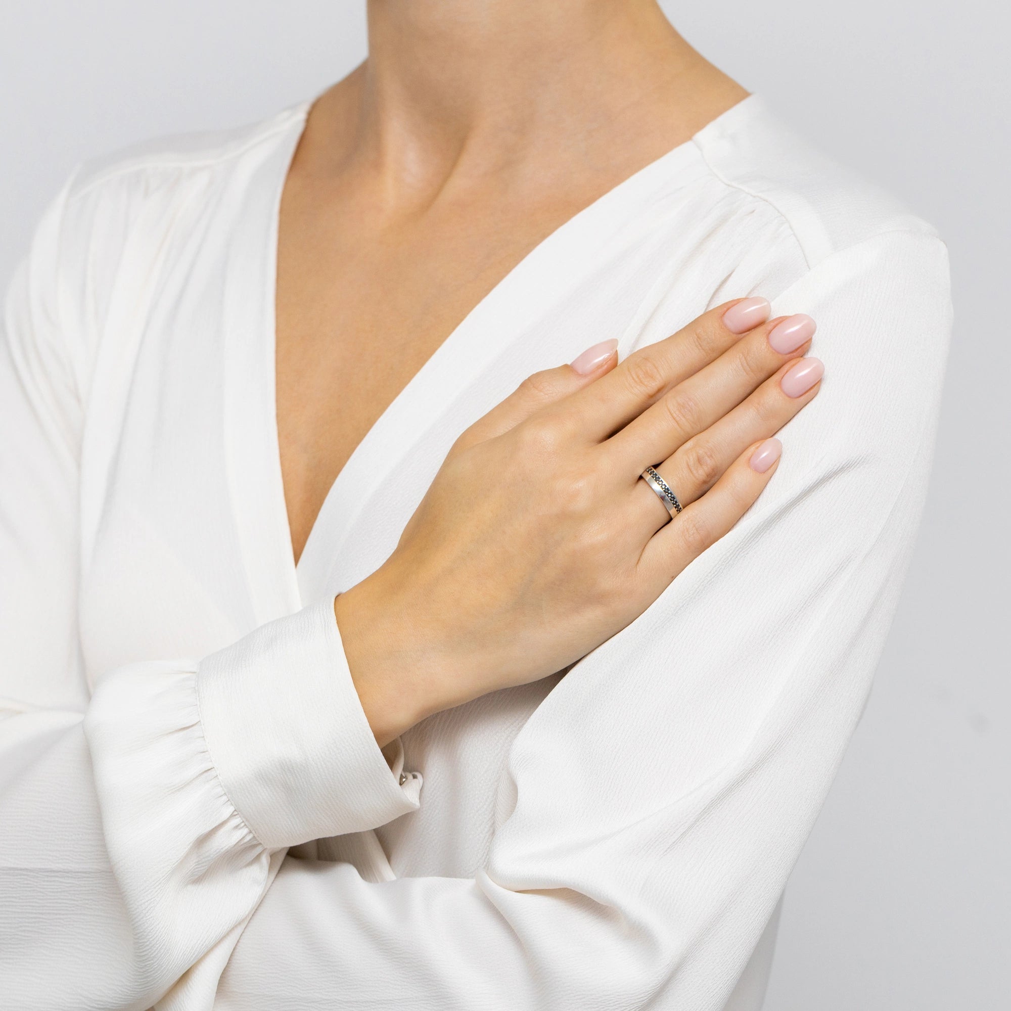 silver-ring-with-zirconia-sp008-925-czs