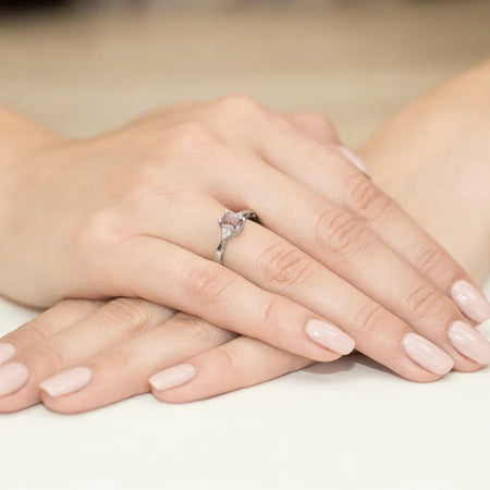 gold-ring-with-0-50ct-amethyst-and-diamonds-w0002-amv-01