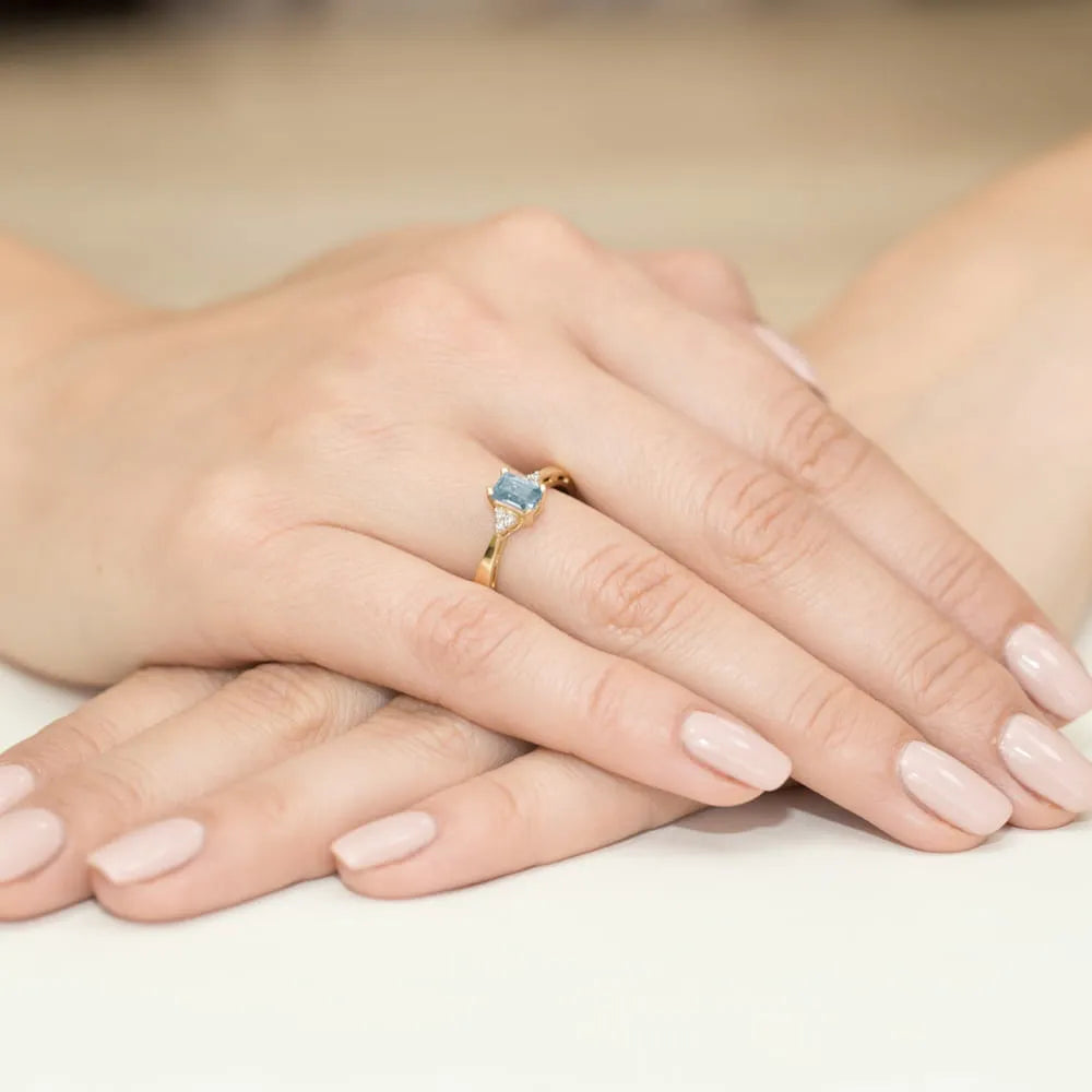 bague-en-or-avec-topaze-de-0-65ct-et-diamants-w0002-tob-01