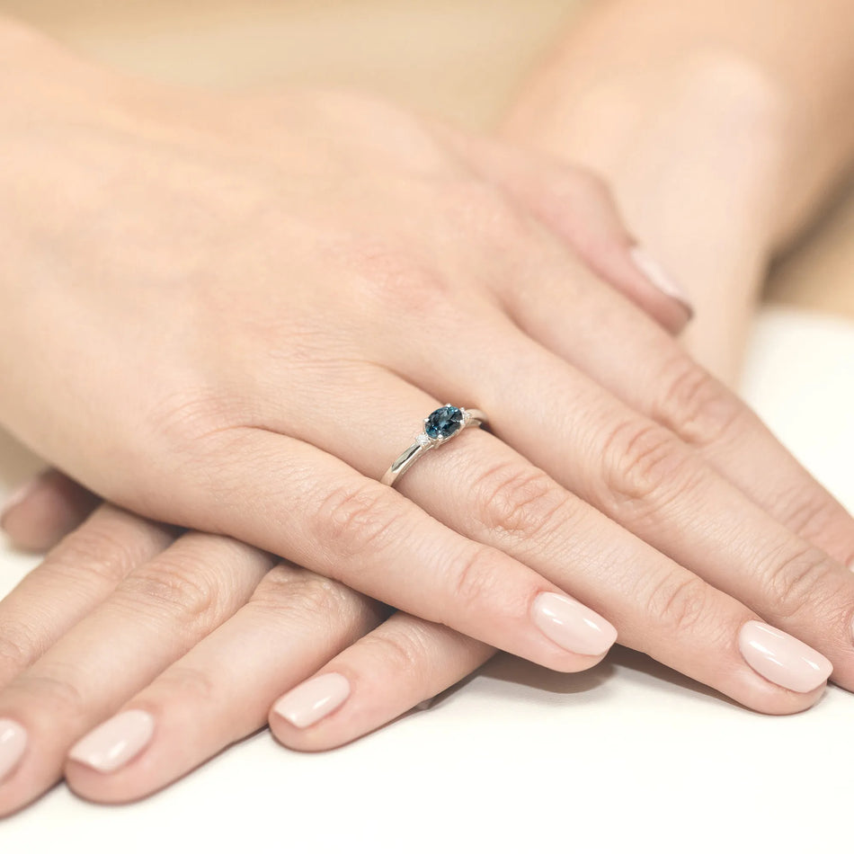 bague-en-or-avec-topaze-london-blue-de-0,50ct-et-diamants-de-0,029ct-w0006-tol-01