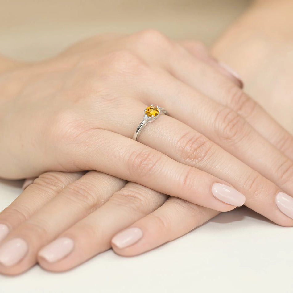 zlatý prsteň s 0,50 ct citrínom a diamantmi w0010-ciy-01