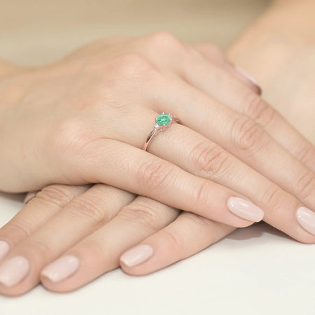 gold-ring-with-0-50ct-emerald-and-diamonds-w0010-emg-01