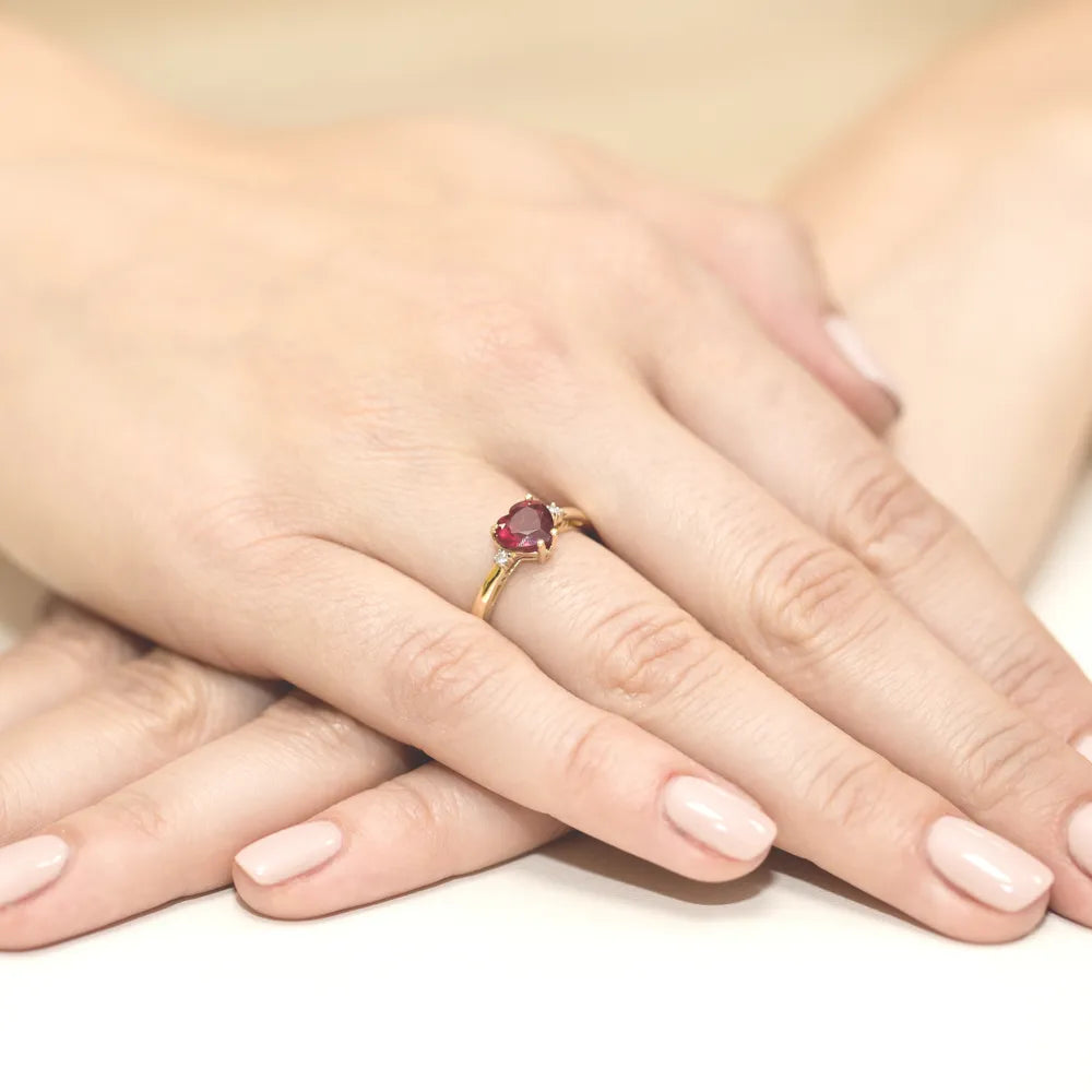 gold-ring-with-1-70ct-ruby-and-0-029ct-diamonds-w0012-rur-01