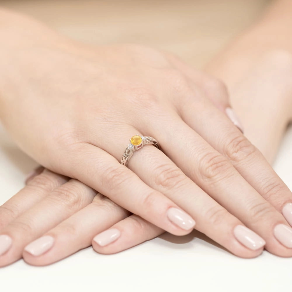 gold-ring-with-0-50ct-citrin-and-0-02ct-diamonds-w0014-ciy-01