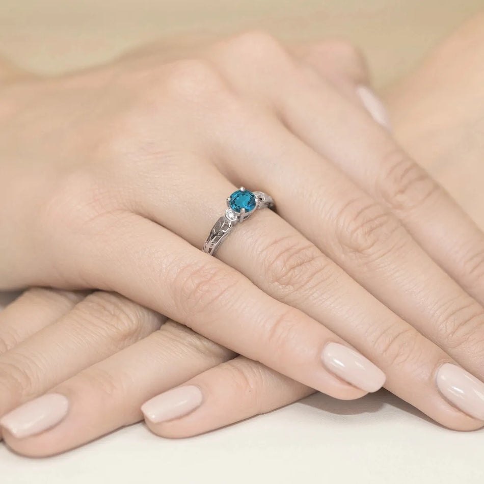 bague-en-or-avec-topaze-london-blue-de-0-50ct-et-diamants-de-0-02ct-w0014-tol-01