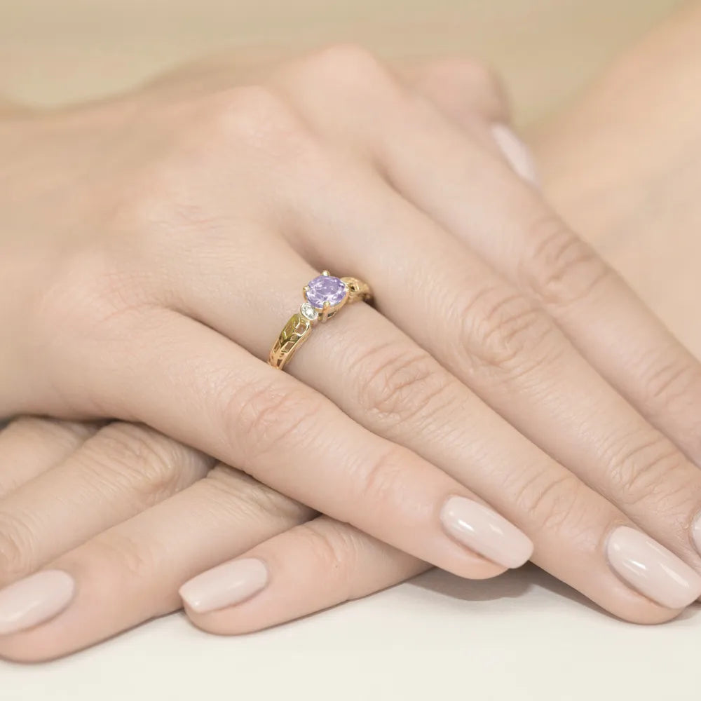 gold-ring-with-0-50ct-amethyst-and-0-02ct-diamonds-w0014-amv-01
