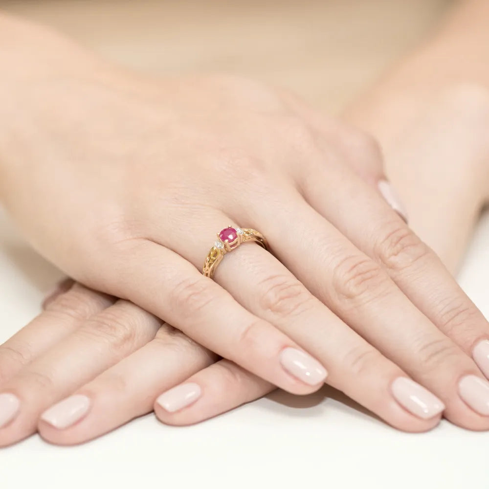 bague-en-or-avec-rubis-de-0-60ct-et-diamants-de-0-02ct-w0014-rur-01