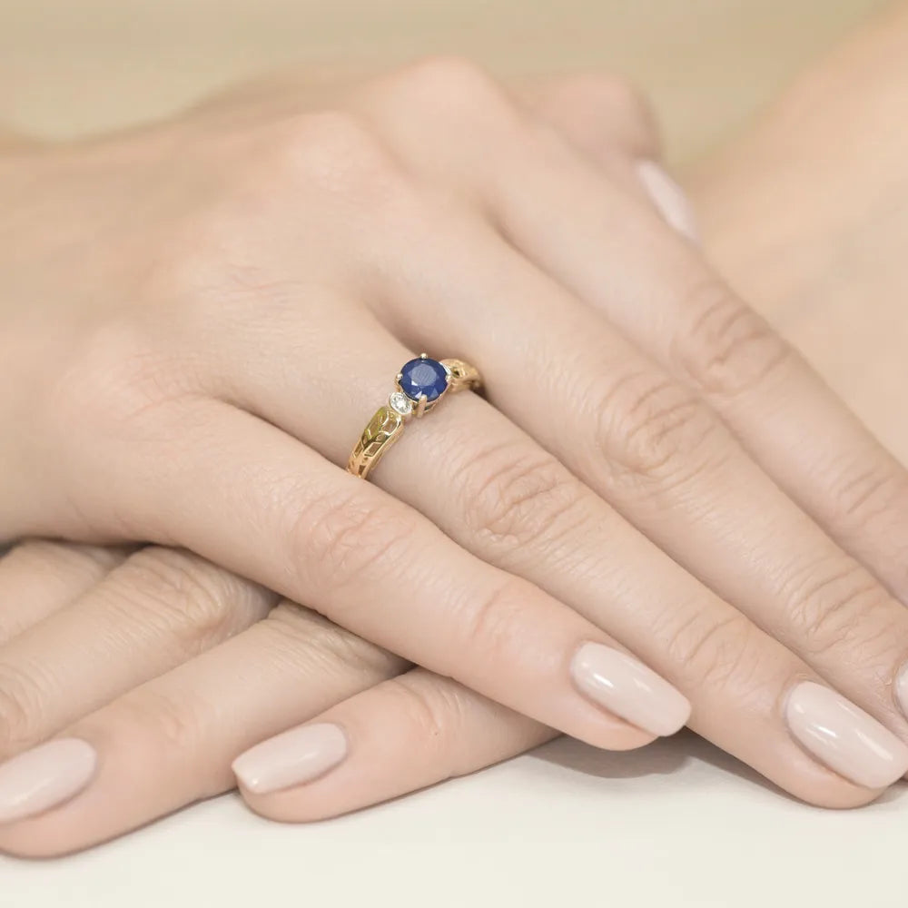 gold-ring-with-0-50ct-sapphire-and-0-02ct-diamonds-w0014-sab-01