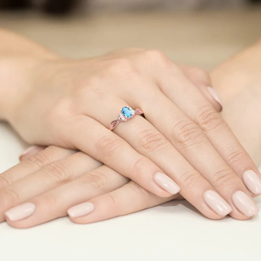 gold-ring-with-0-50ct-topaz-london-blue-and-0-052ct-diamonds-w0019-tol-01
