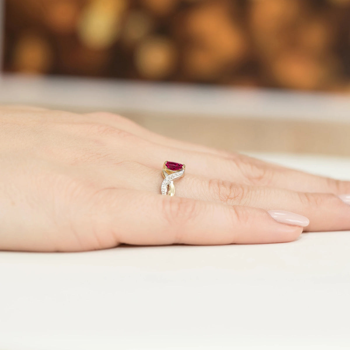 Zlatý prsteň s 0,50 ct rodolitom a 0,05 ct diamantmi