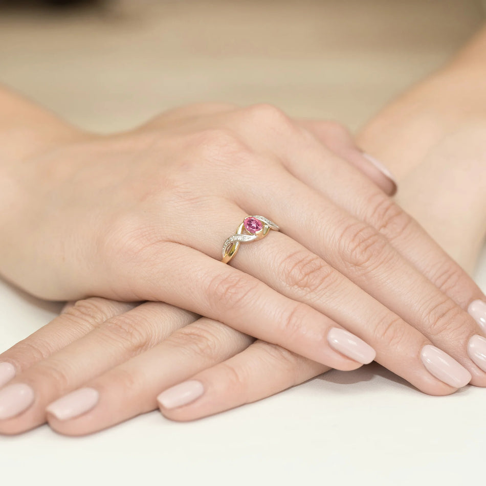 Goldring mit 0,45 ct Pinkem Saphir und 0,05 ct Diamanten