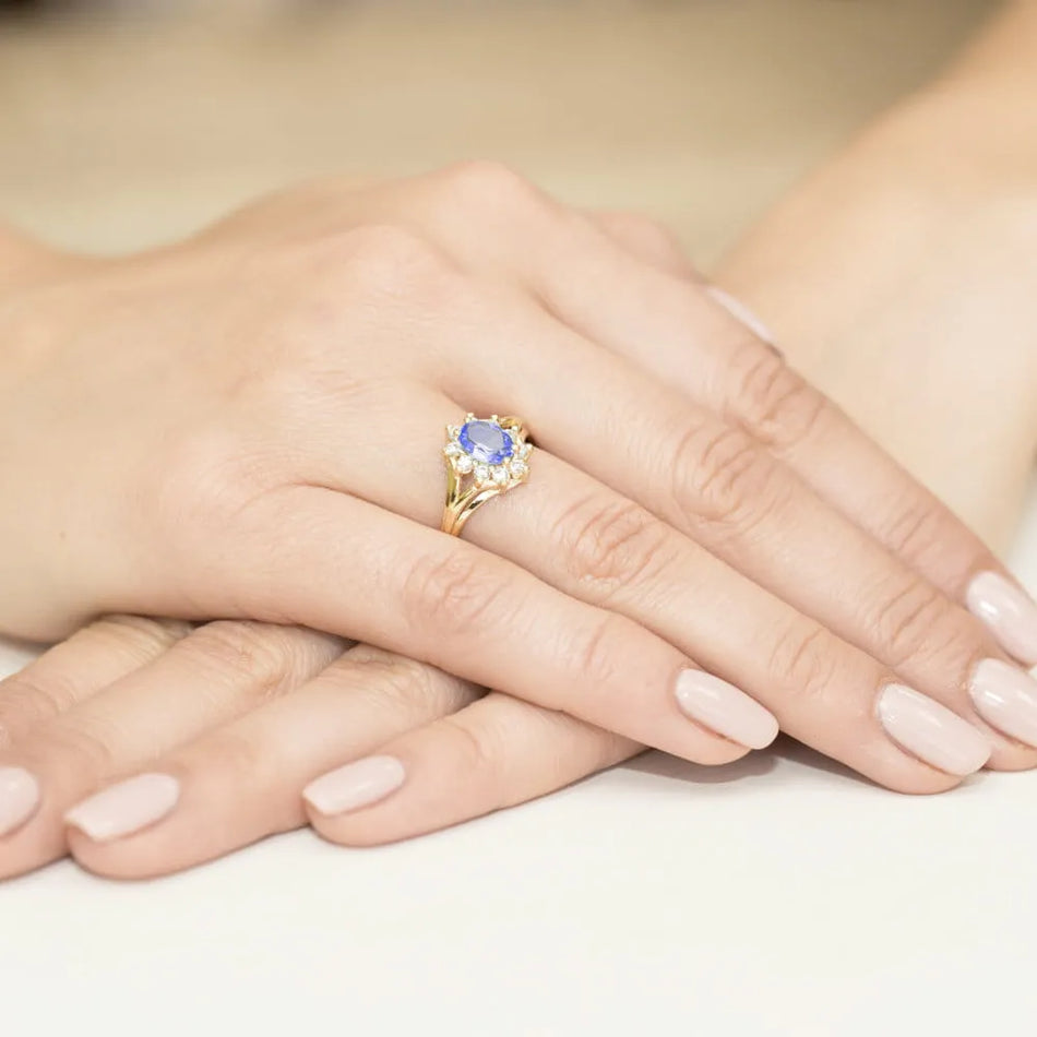 gold-ring-with-0-70ct-tansanit-and-0-30ct-diamonds-w0037-tap-01