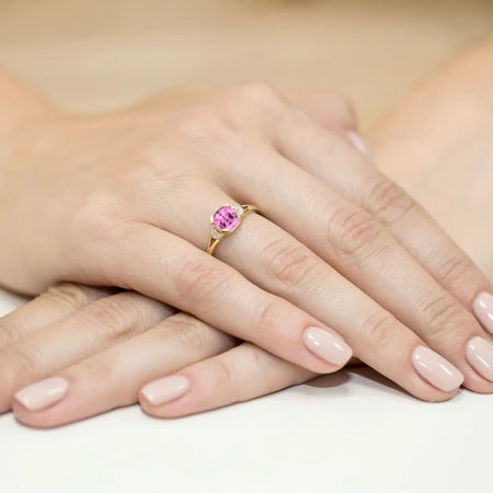 gold-ring-with-1-10ct-pink-topaz-and-0-01ct-diamonds-w0040-top-01