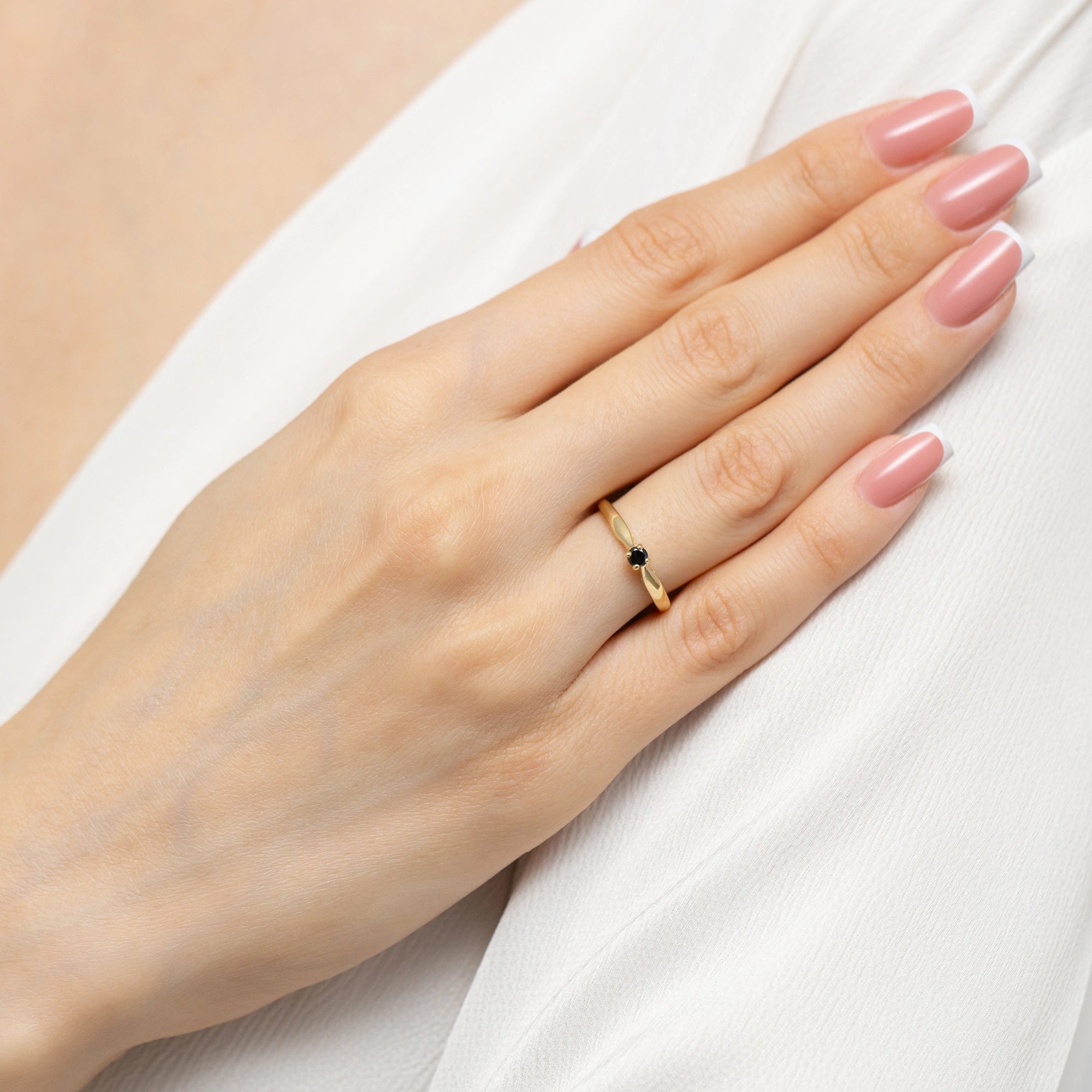 8k-gold-ring-with-black-zirconia-w0045-z6-zib-01