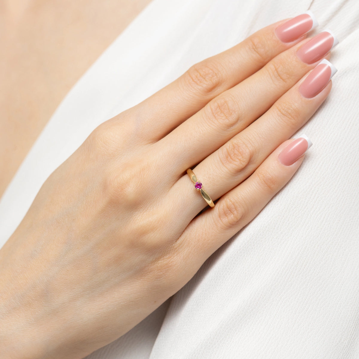 8k-gold-ring-with-red-zirconia-w0045-z6-zir-01
