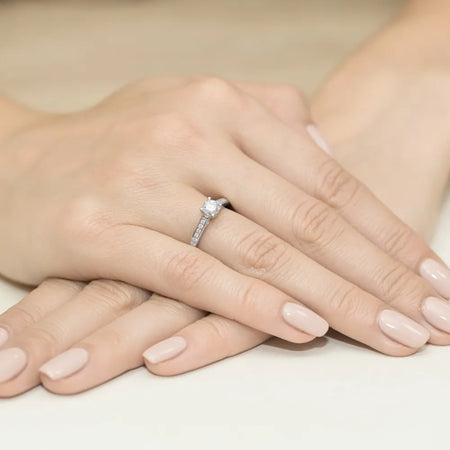 gold-ring-with-0-30ct-and-0-06ct-diamonds-w0052-diw-01