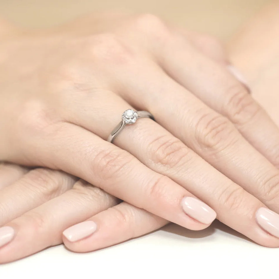 bague-en-or-avec-diamant-de-0-15ct-w0062-diw-01