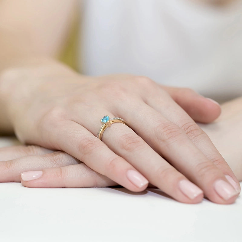 Gold Ring with 0.50ct Topaz and 0.03ct Diamonds