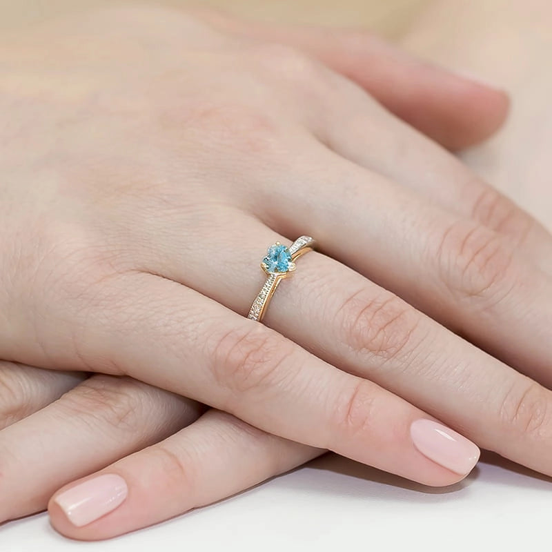 Gold Ring with 0.50ct Topaz and 0.03ct Diamonds