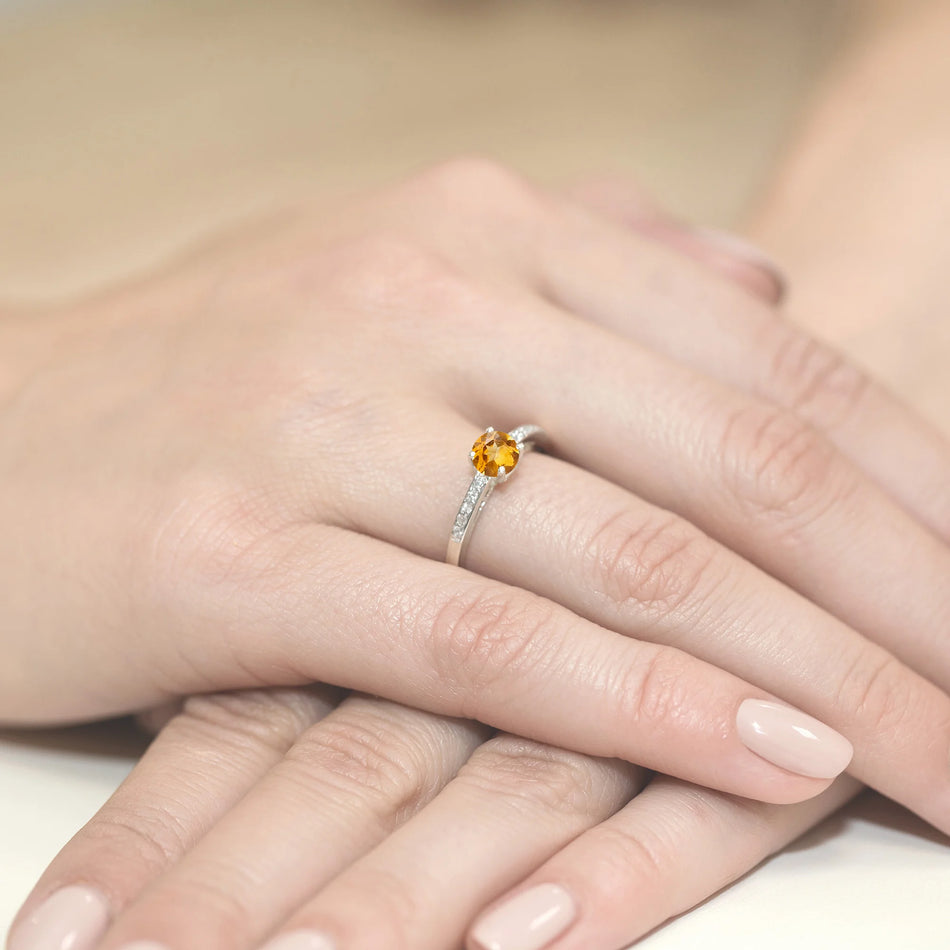 Prsteň z bieleho zlata s 0,50 ct citrínom a 0,05 ct diamantov
