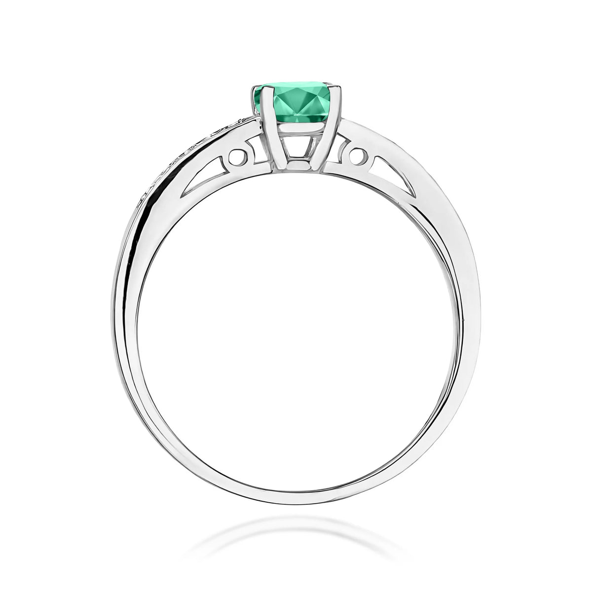 Bague en or blanc avec émeraude 0,50 ct et diamants 0,05 ct