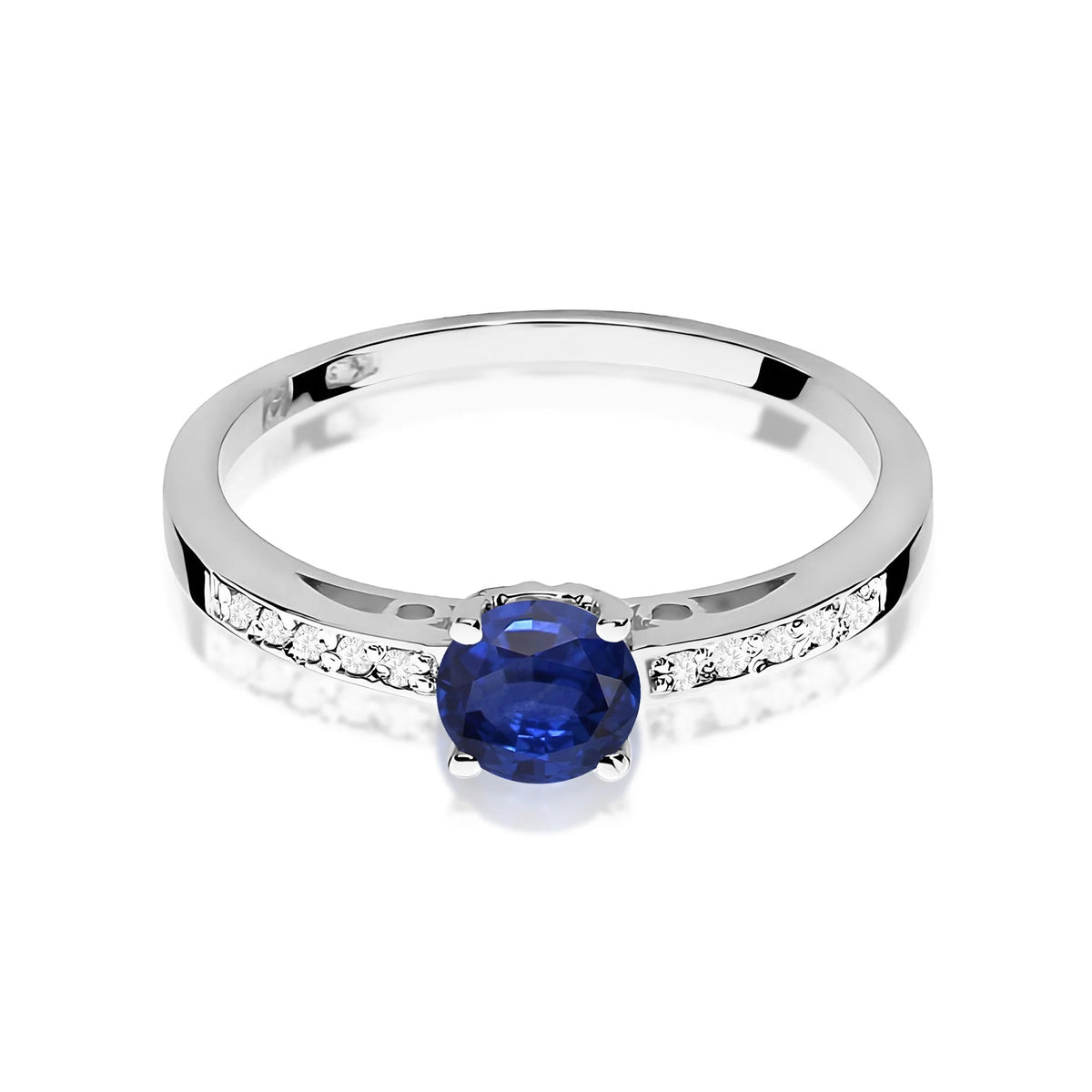 Prsteň z bieleho zlata s 0,50 ct zafírom a 0,05 ct diamantmi