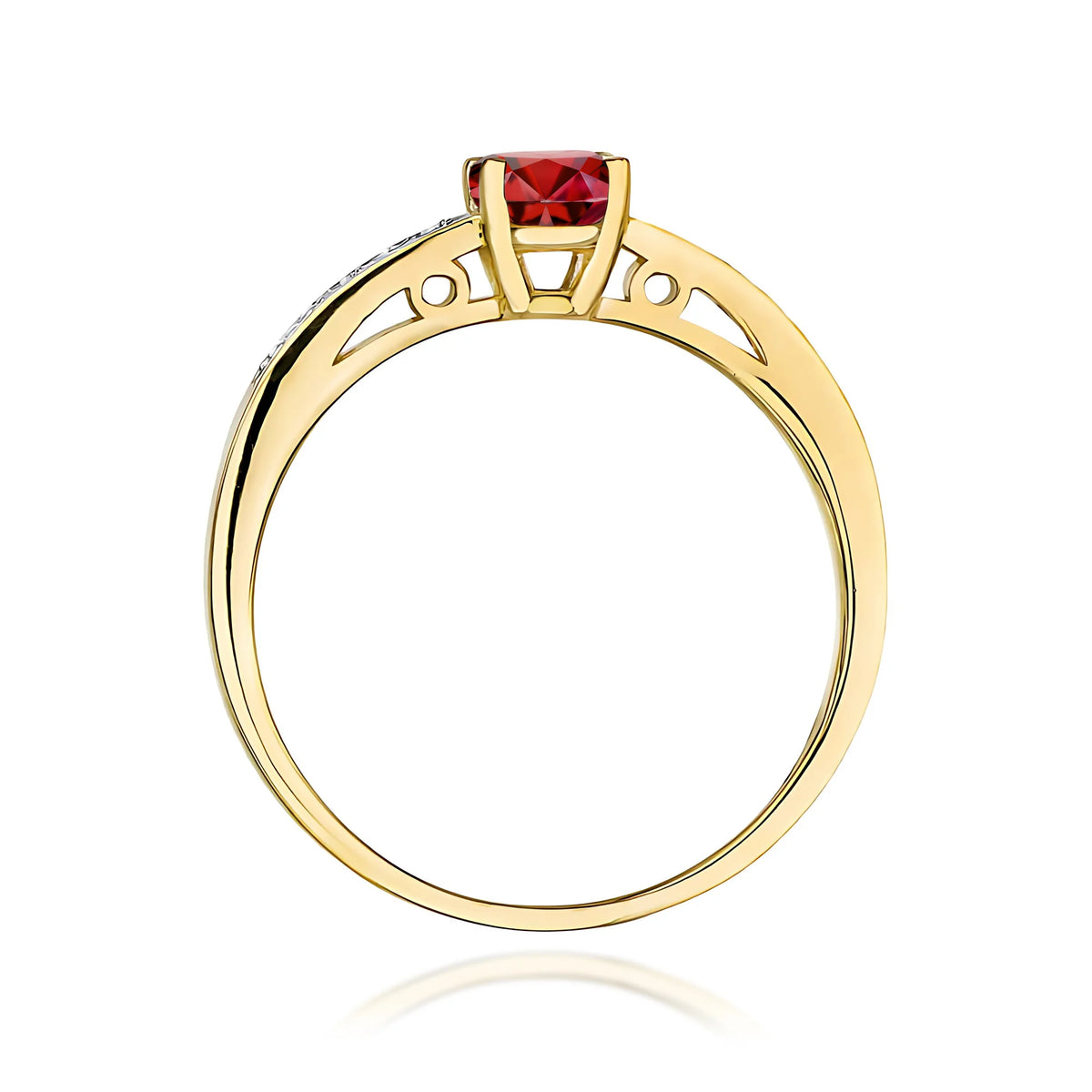 Gold Ring with 0.60ct Garnet and 0.05ct Diamonds