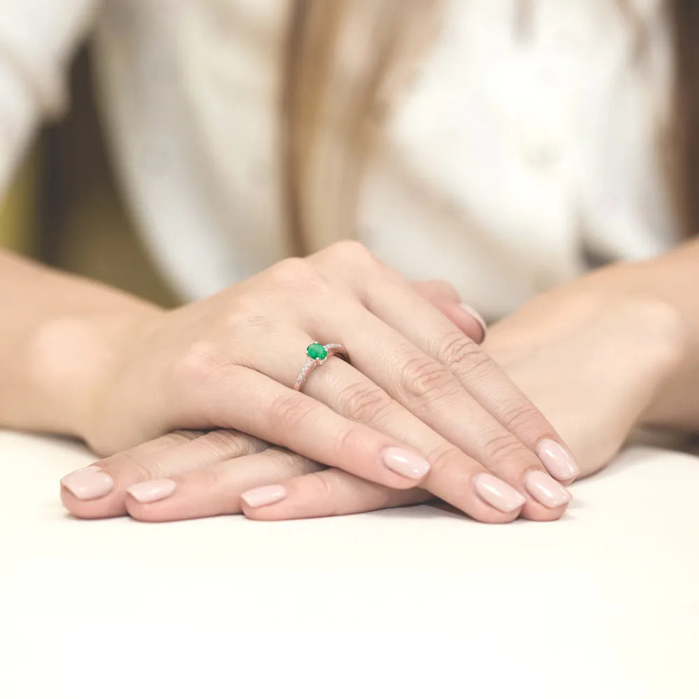 gold-ring-with-0-40ct-emerald-and-0-05ct-diamonds-w0067-emg-01