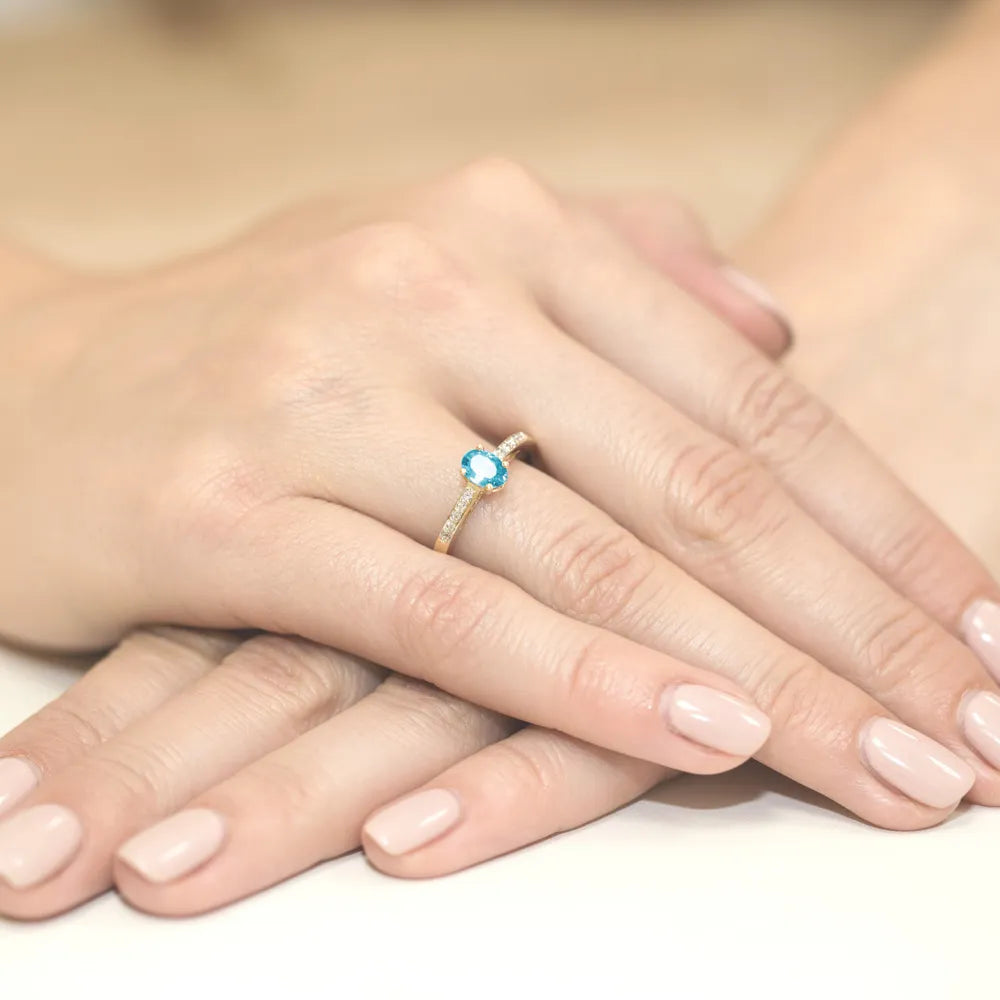 gold-ring-with-0-50ct-topaz-and-0-05ct-diamonds-w0067-tob-01