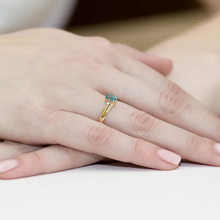 gold-ring-with-0-50ct-topaz-and-0-029ct-diamonds-w0068-tob-01