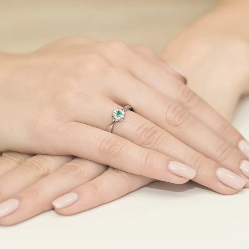 zlatý prsten s 0,15ct smaragdem a diamanty w0072-emg-01