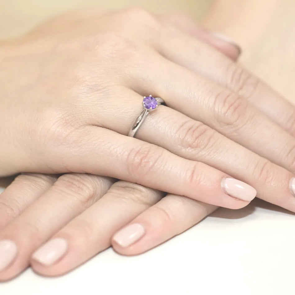gold-ring-with-0-50ct-amethyst-and-diamonds-w0074-amv-01
