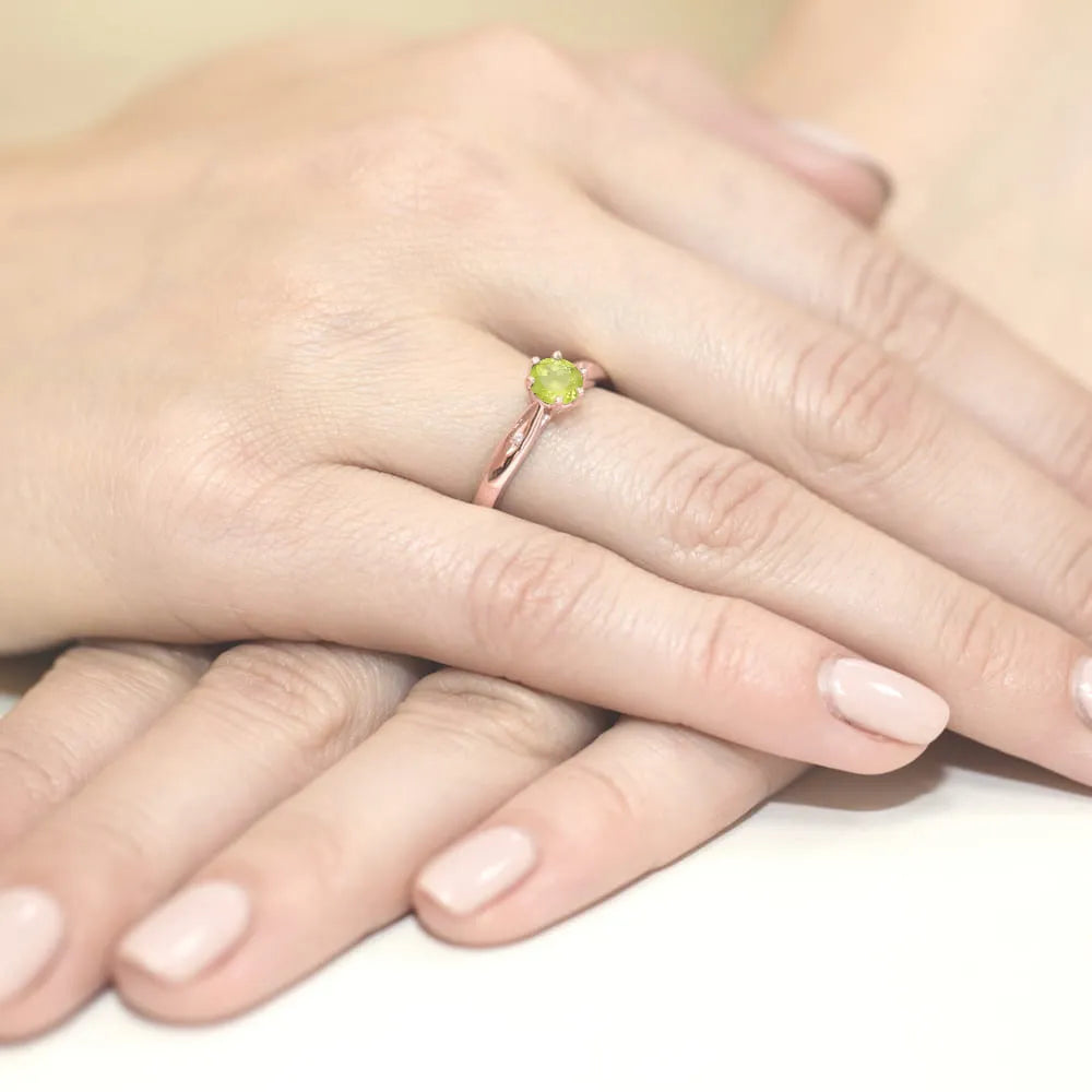 gold-ring-with-0-60ct-olivine-and-diamonds-w0074-peg-01