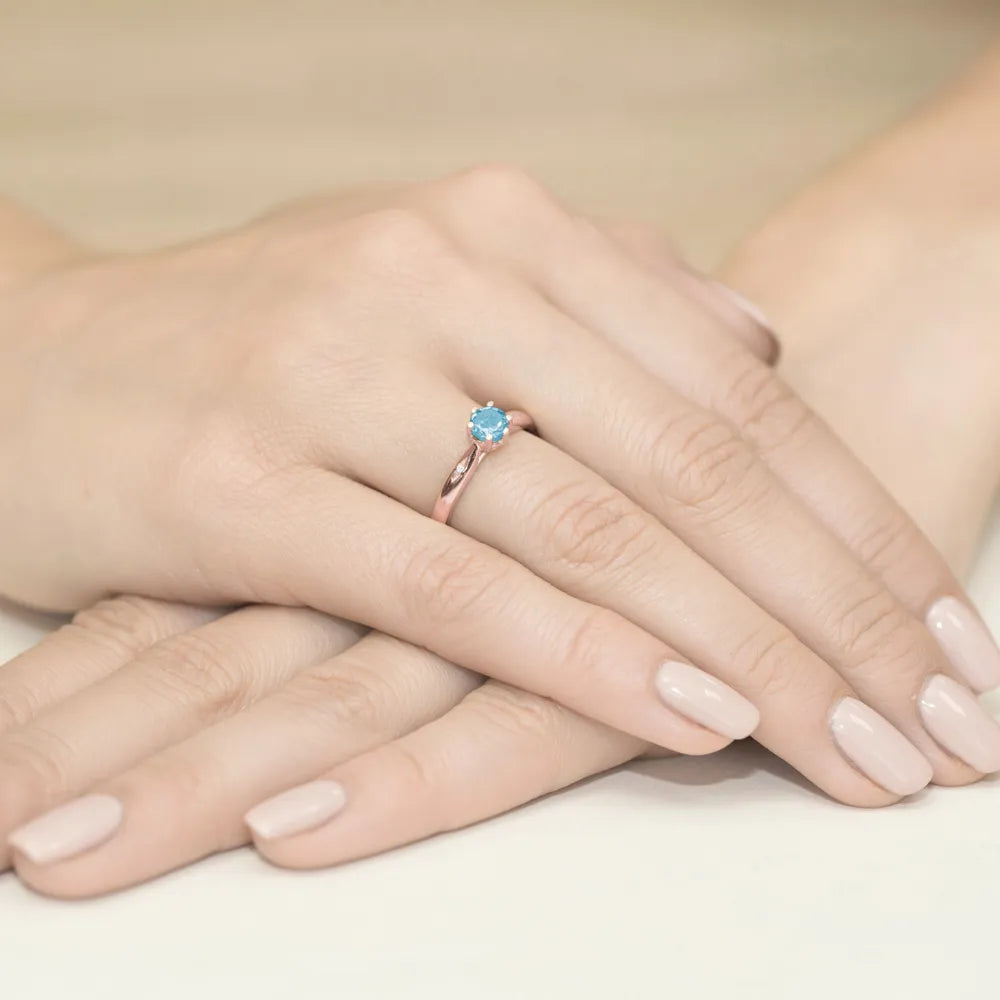 gold-ring-with-0-50ct-topaz-and-diamonds-w0074-tob-01