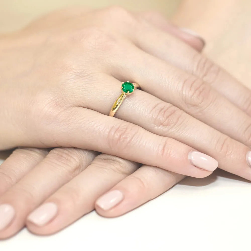 gold-ring-with-0-50ct-emerald-and-diamonds-w0074-emg-01