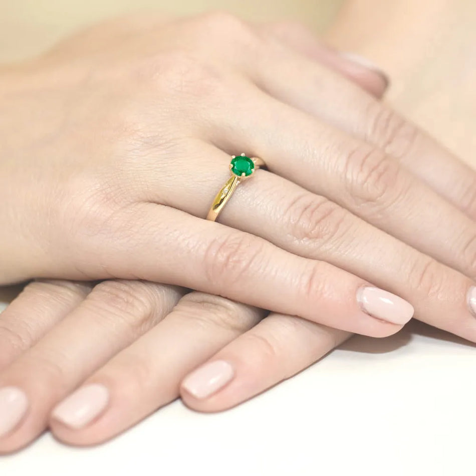 gold-ring-with-0-50ct-emerald-and-diamonds-w0074-emg-01