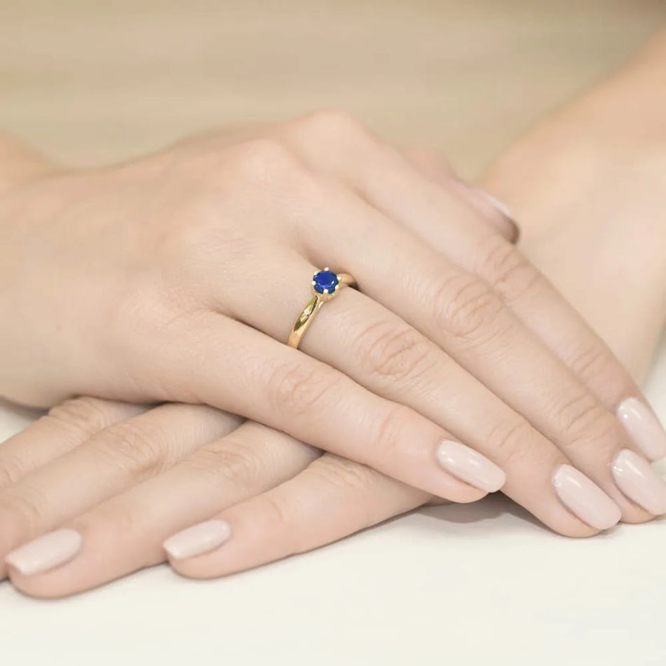 gold-ring-with-0-50ct-sapphire-and-diamonds-w0074-sab-01